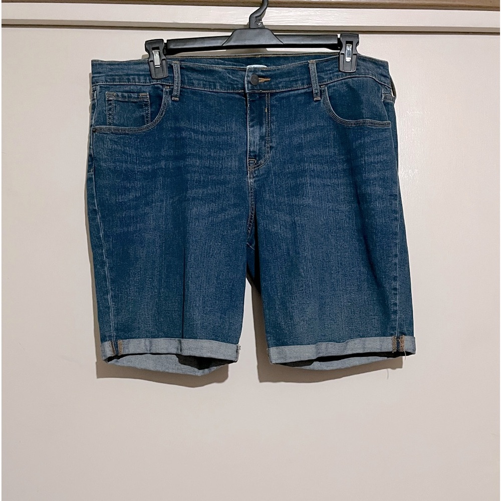 Bermuda denim shorts, medium wash, size 16